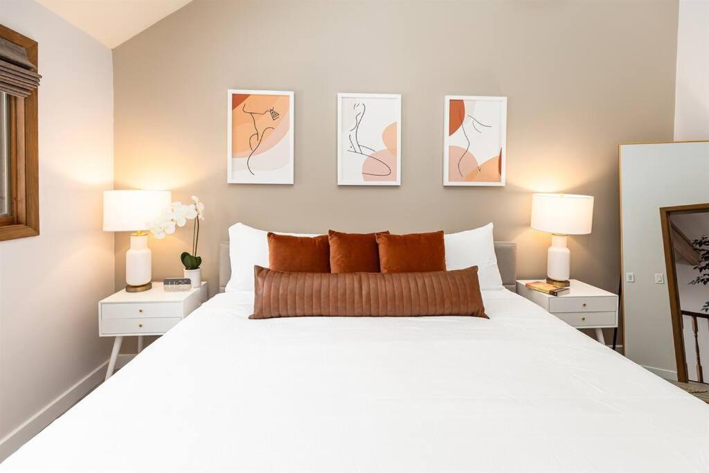 Peaceful 2-Bedroom Townhome Retreat W/Wooded View กาลีนา ภายนอก รูปภาพ