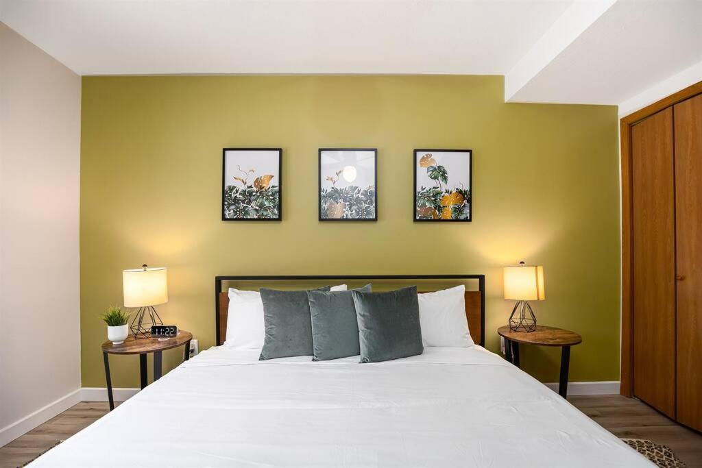Peaceful 2-Bedroom Townhome Retreat W/Wooded View กาลีนา ภายนอก รูปภาพ